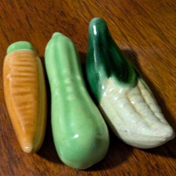 Ceramic vegetable chopstick rest - Picture 2 of 3